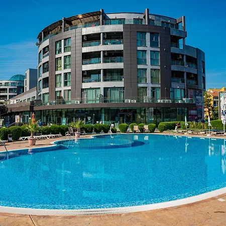 Apartment Sunny Plaza Cozy With Terrace By Menada *