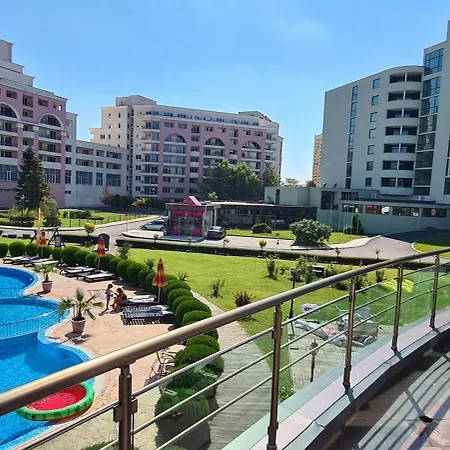 Sunny Plaza Cozy With Terrace Apartmán Sluneční pobřeží