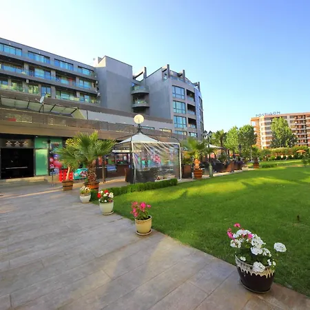 Apartment Sunny Plaza Cozy With Terrace By Menada *